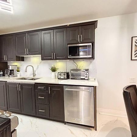 Super Luxury Family Home - 3 Bedrooms, 1 Full Bathroom And 1 Half Washroom With Free Parking, Wifi, Netflix Τορόντο Εξωτερικό φωτογραφία