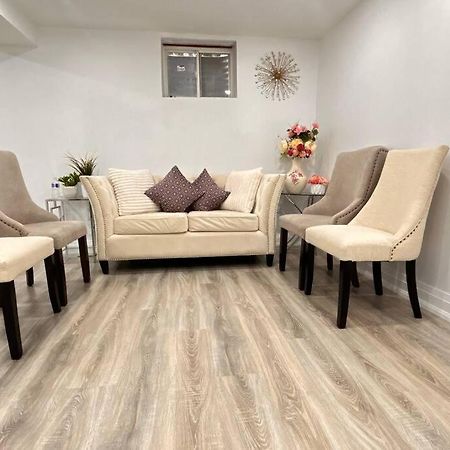 Super Luxury Family Home - 3 Bedrooms, 1 Full Bathroom And 1 Half Washroom With Free Parking, Wifi, Netflix Τορόντο Εξωτερικό φωτογραφία