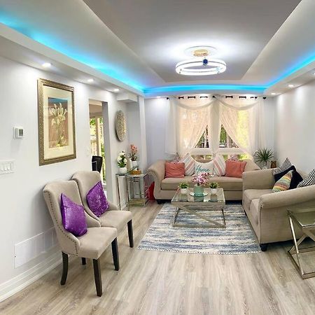 Super Luxury Family Home - 3 Bedrooms, 1 Full Bathroom And 1 Half Washroom With Free Parking, Wifi, Netflix Τορόντο Εξωτερικό φωτογραφία