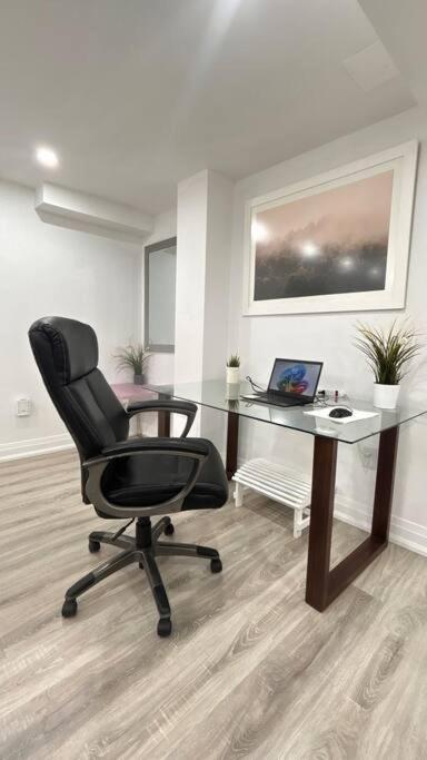 Super Luxury Family Home - 3 Bedrooms, 1 Full Bathroom And 1 Half Washroom With Free Parking, Wifi, Netflix Τορόντο Εξωτερικό φωτογραφία