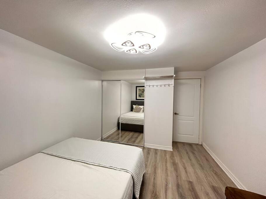 Super Luxury Family Home - 3 Bedrooms, 1 Full Bathroom And 1 Half Washroom With Free Parking, Wifi, Netflix Τορόντο Εξωτερικό φωτογραφία
