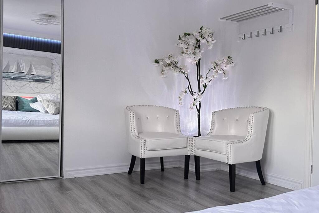 Super Luxury Family Home - 3 Bedrooms, 1 Full Bathroom And 1 Half Washroom With Free Parking, Wifi, Netflix Τορόντο Εξωτερικό φωτογραφία