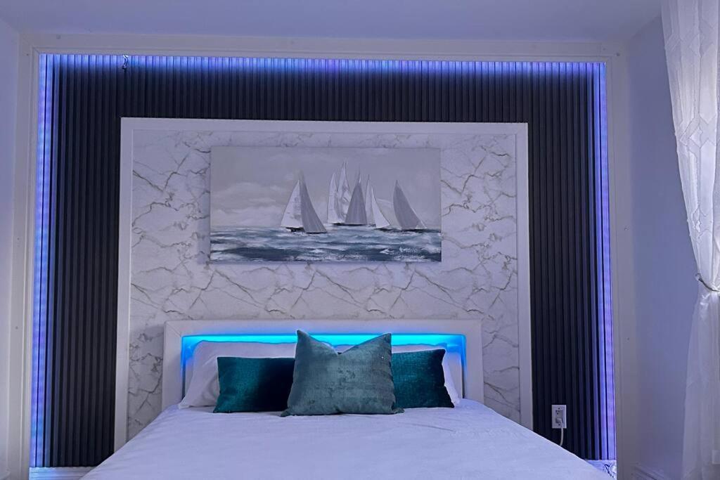 Super Luxury Family Home - 3 Bedrooms, 1 Full Bathroom And 1 Half Washroom With Free Parking, Wifi, Netflix Τορόντο Εξωτερικό φωτογραφία
